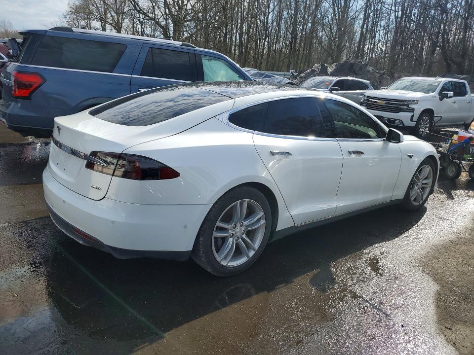 45873926 :رقم المزاد ، 5YJSA1H22FF095883 vin ، 2015 Tesla Model S مزاد بيع