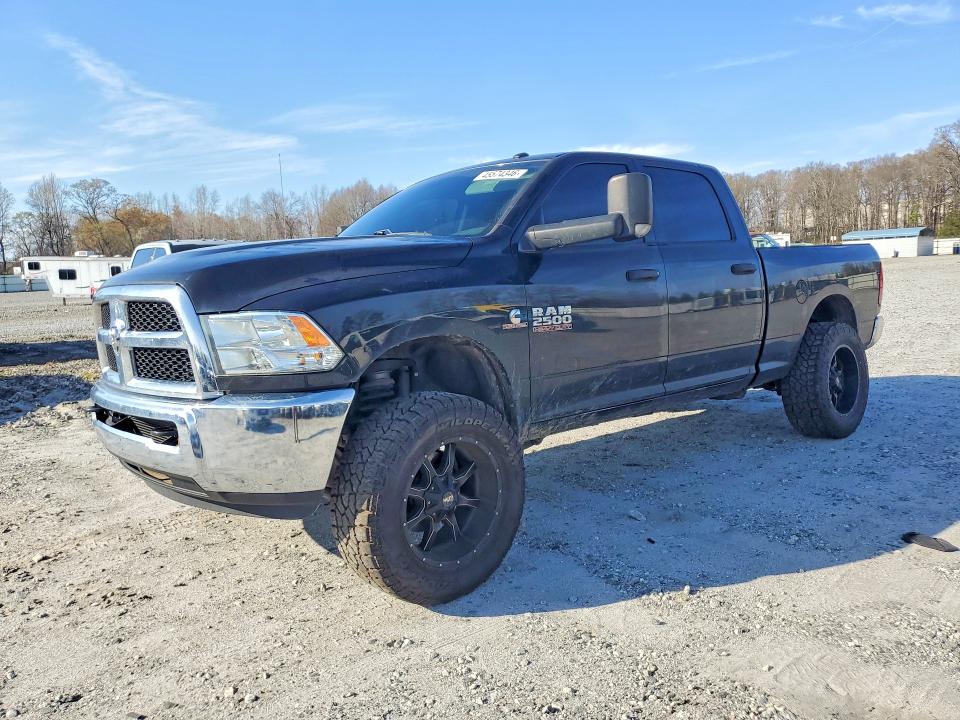 45574346 :رقم المزاد ، 3C6UR5CL9JG340830 vin ، 2018 Ram 2500 مزاد بيع
