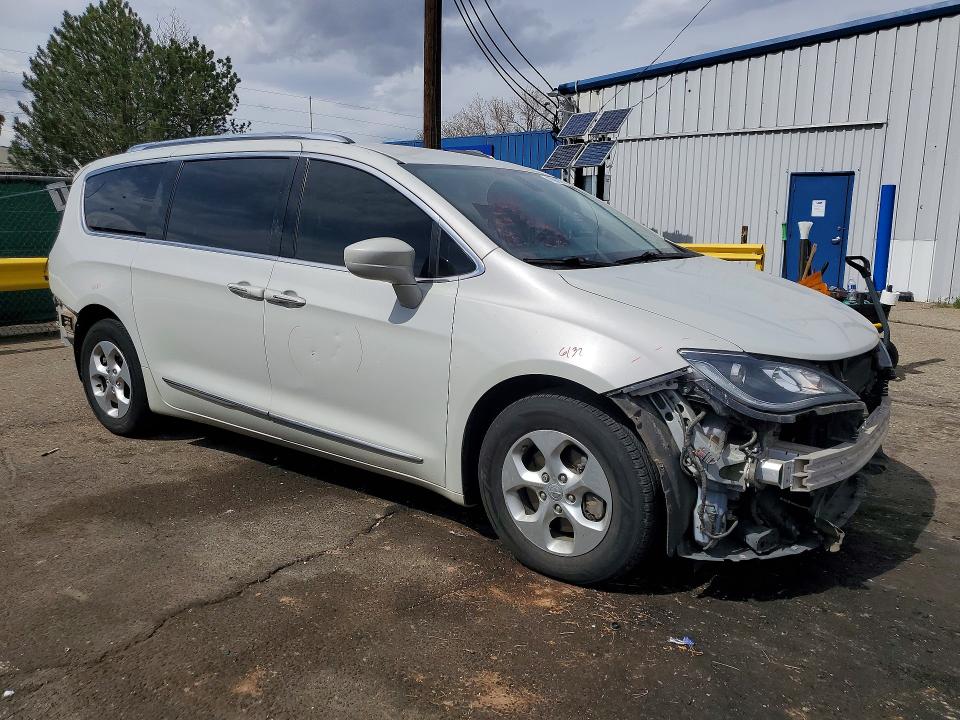 47097676 :رقم المزاد ، 2C4RC1EG3HR839698 vin ، 2017 Chrysler Pacifica مزاد بيع