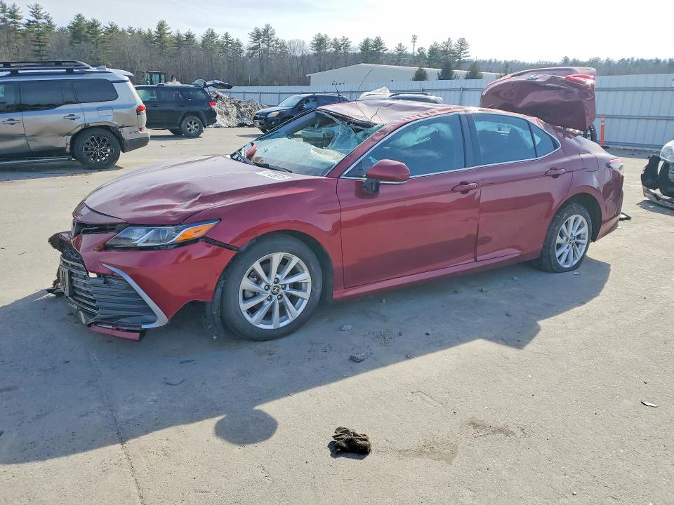 47728816 :رقم المزاد ، 4T1C11BK9NU067786 vin ، 2022 Toyota Camry مزاد بيع