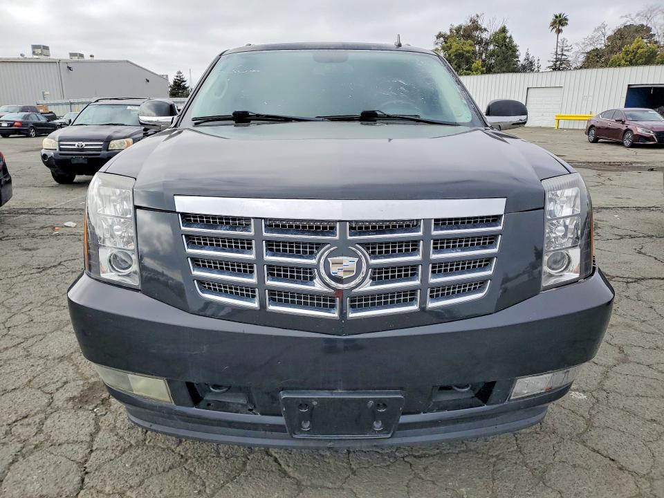 2011 Cadillac Escalade მანქანა იყიდება აუქციონზე, vin: 1GYS4JEF8BR298631, აუქციონის ნომერი: 79513605