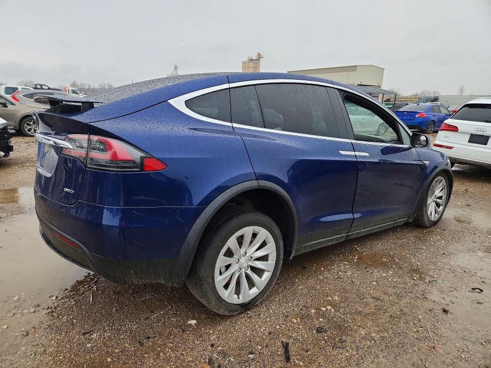 Продажа на аукционе авто 2016 Tesla Model X, vin: 5YJXCBE26GF012001, номер лота: 79662695