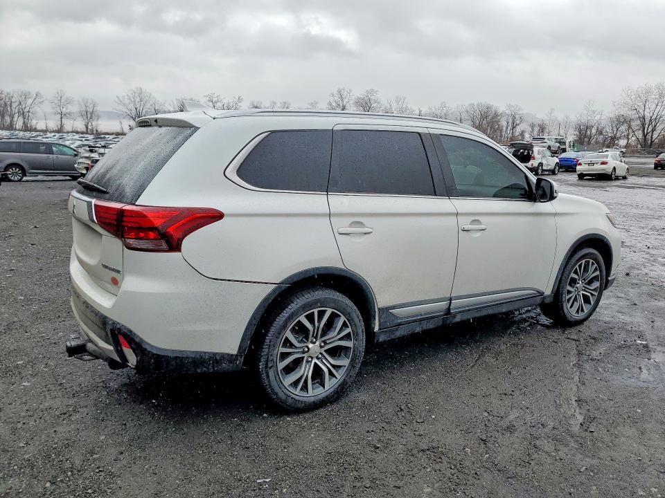 Продаж на аукціоні авто 2018 Mitsubishi Outlander, vin: JA4AZ3A34JZ011675, номер лоту: 46087356