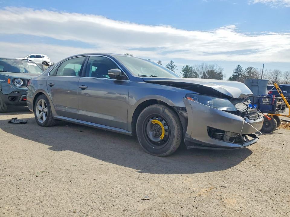 48221656 :رقم المزاد ، 1VWBP7A37DC017207 vin ، 2013 Volkswagen Passat مزاد بيع