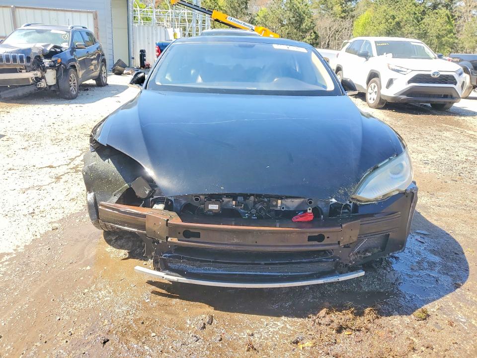 2013 Tesla Model S მანქანა იყიდება აუქციონზე, vin: 5YJSA1DP4DFP06673, აუქციონის ნომერი: 46010926