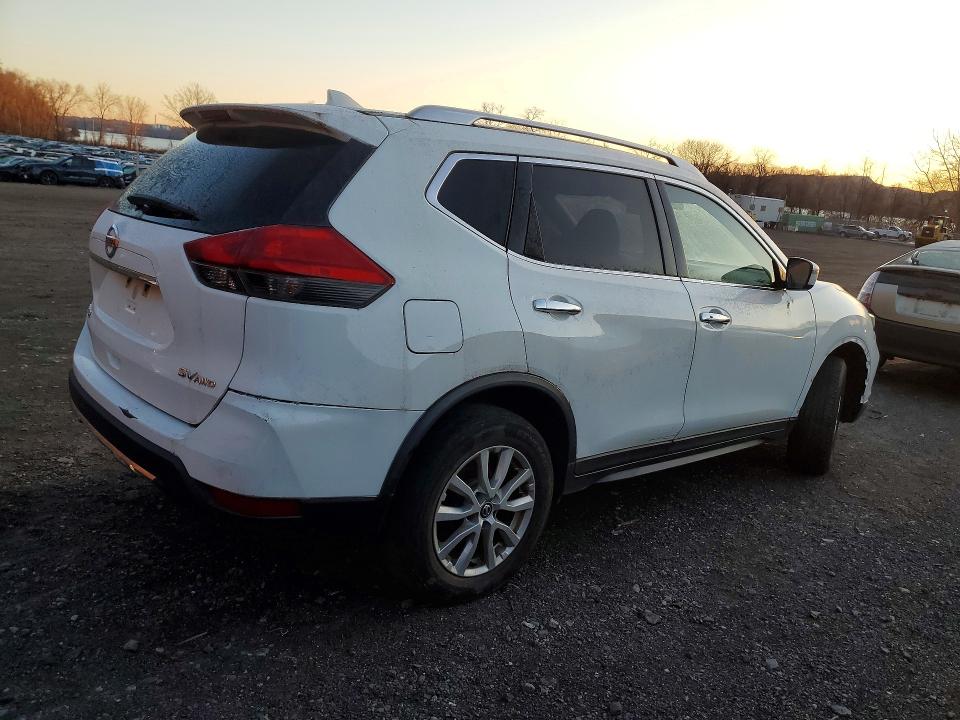 Продажа на аукционе авто 2017 Nissan Rogue, vin: KNMAT2MV8HP581182, номер лота: 46115426