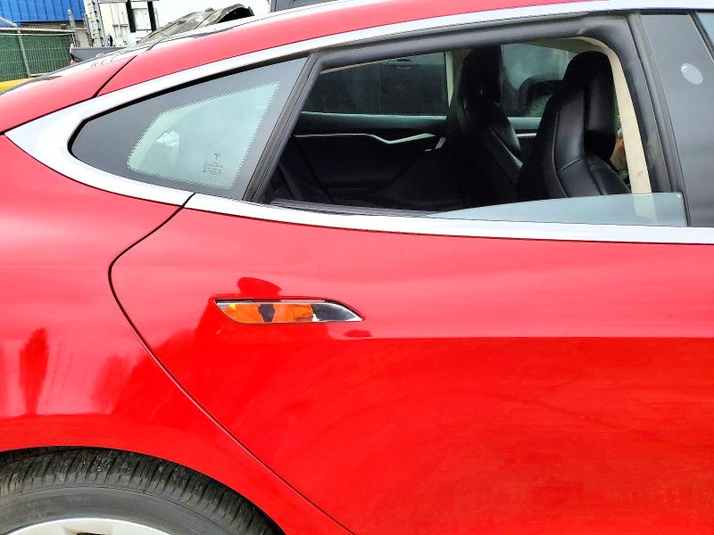 48048326 :رقم المزاد ، 5YJSA1E27HF213515 vin ، 2017 Tesla Model S مزاد بيع