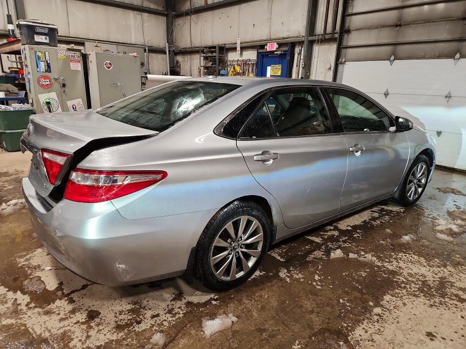 41981186 :رقم المزاد ، 4T1BF1FKXHU744100 vin ، 2017 Toyota Camry مزاد بيع