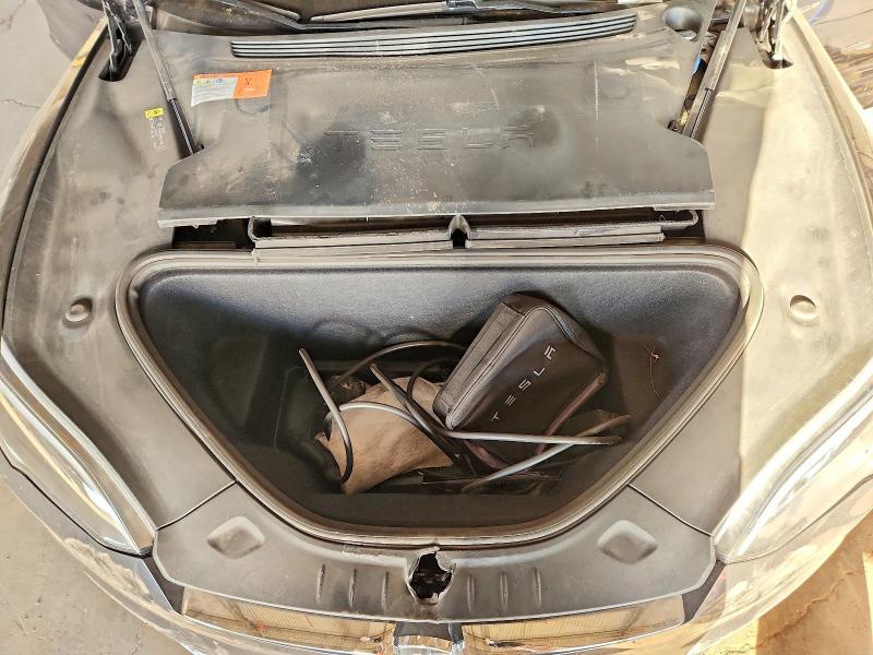 41660436 :رقم المزاد ، 5YJSA1E22JF275460 vin ، 2018 Tesla Model S مزاد بيع
