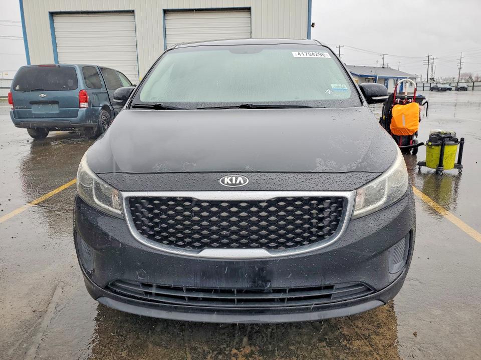 41794296 :رقم المزاد ، KNDMB5C10F6039089 vin ، 2015 Kia Sedona مزاد بيع