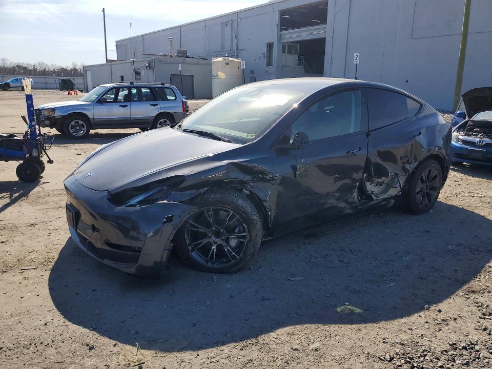 2025 Tesla Model Y მანქანა იყიდება აუქციონზე, vin: 7SAYGDED4SF255503, აუქციონის ნომერი: 46096866