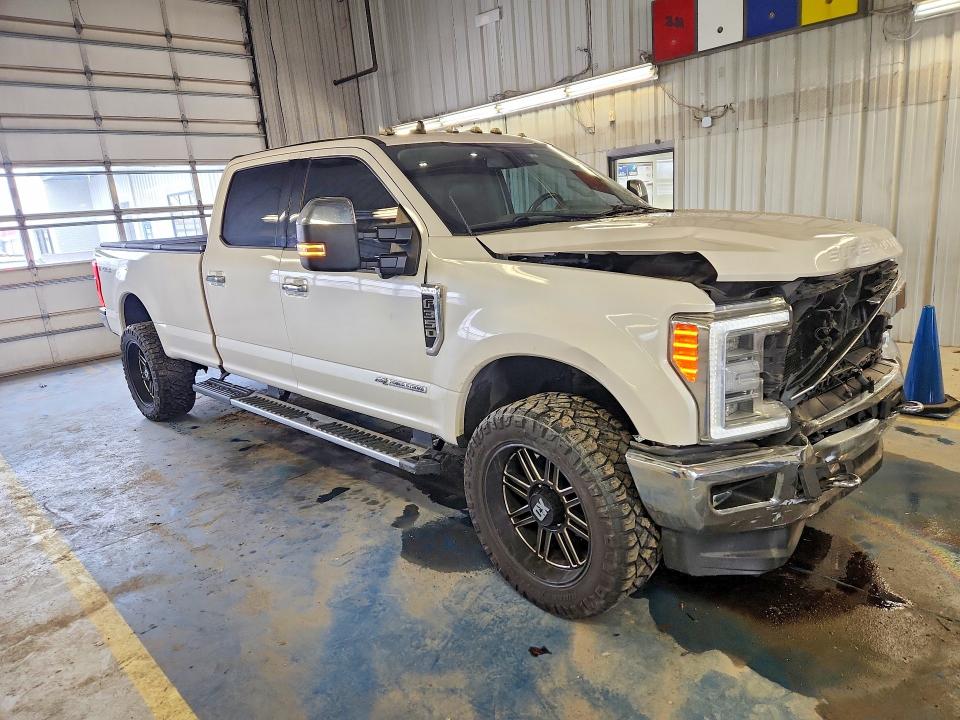 46590076 :رقم المزاد ، 1FT8W3BT1KEE63815 vin ، 2019 Ford F350 مزاد بيع