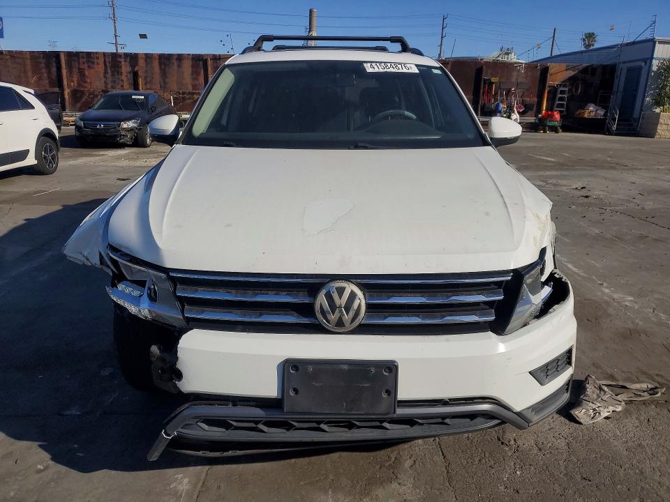 41584876 :رقم المزاد ، 3VV3B7AX4JM214677 vin ، 2018 Volkswagen Tiguan مزاد بيع
