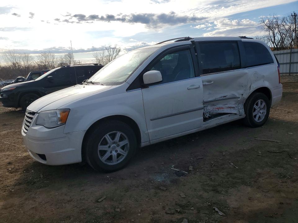 46511546 :رقم المزاد ، 2A4RR5D19AR109328 vin ، 2010 Chrysler Town & Country مزاد بيع