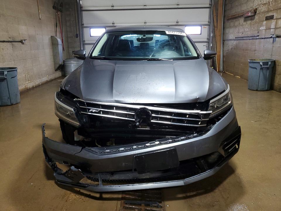 47471156 :رقم المزاد ، 1VWAA7A31JC014960 vin ، 2018 Volkswagen Passat مزاد بيع