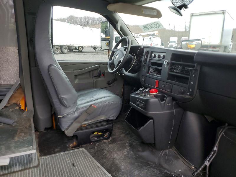 45514706 :رقم المزاد ، 1GB6GUBG9H1196036 vin ، 2017 Chev Express Ca مزاد بيع