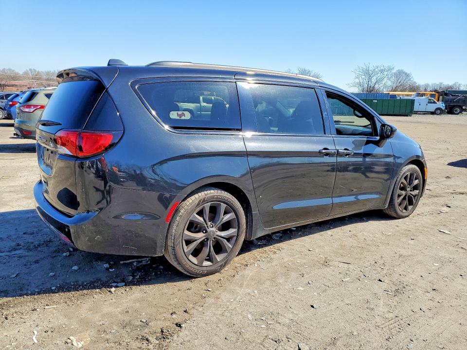 42077926 :رقم المزاد ، 2C4RC1FG3JR263390 vin ، 2018 Chrysler Pacifica مزاد بيع