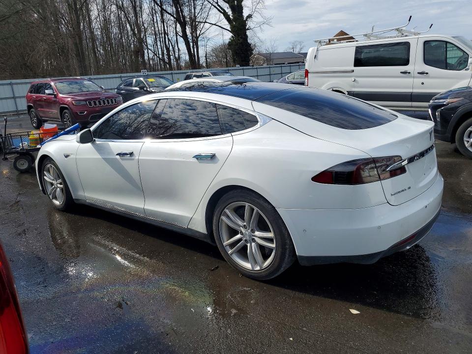 45873926 :رقم المزاد ، 5YJSA1H22FF095883 vin ، 2015 Tesla Model S مزاد بيع