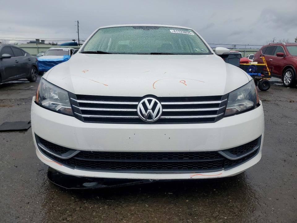 41723856 :رقم المزاد ، 1VWBP7A30CC076694 vin ، 2012 Volkswagen Passat مزاد بيع