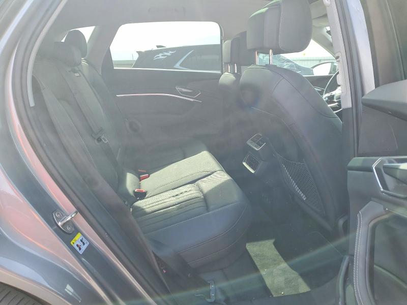 45935816 :رقم المزاد ، WA1LAAGE7NB013299 vin ، 2022 Audi E-tron مزاد بيع