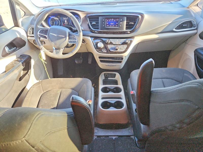 47798316 :رقم المزاد ، 2C4RC1CG4HR553720 vin ، 2017 Chrysler Pacifica مزاد بيع