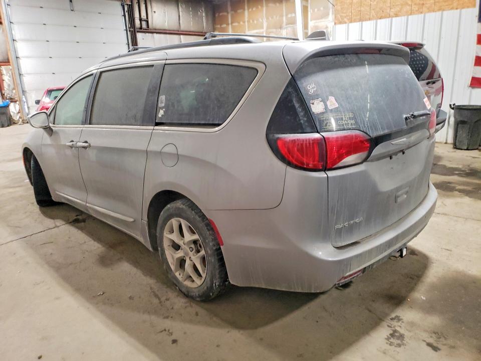 46442766 :رقم المزاد ، 2C4RC1BG6HR668689 vin ، 2017 Chrysler Pacifica مزاد بيع