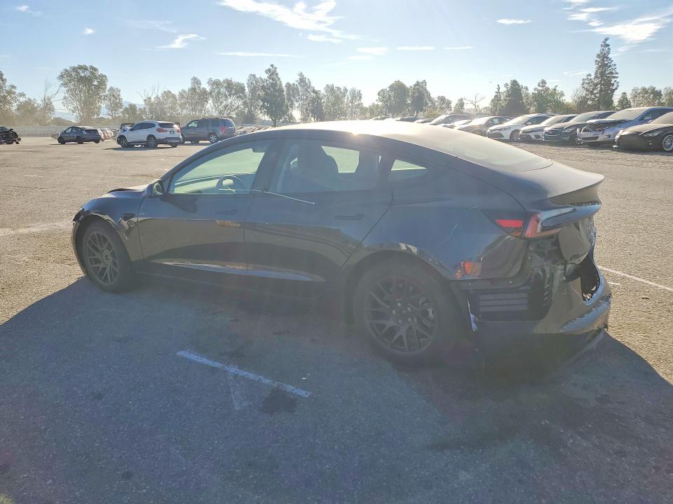 45982916 :رقم المزاد ، 5YJ3E1EB3SF985901 vin ، 2025 Tesla Model 3 مزاد بيع