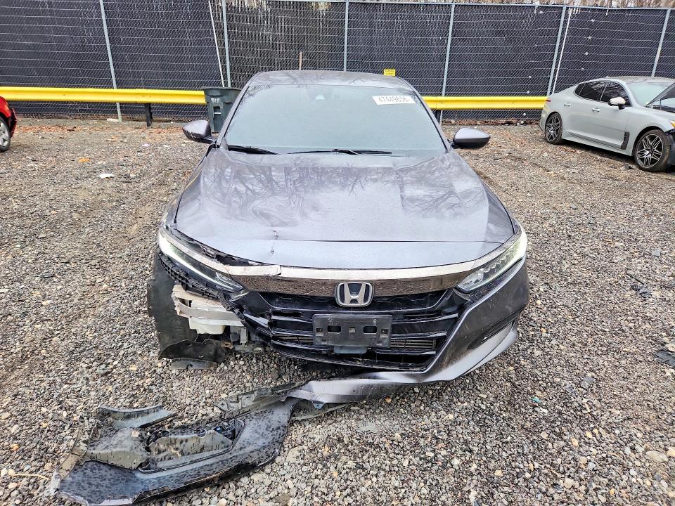 47449656 :رقم المزاد ، 1HGCV1F34JA191473 vin ، 2018 Honda Accord مزاد بيع