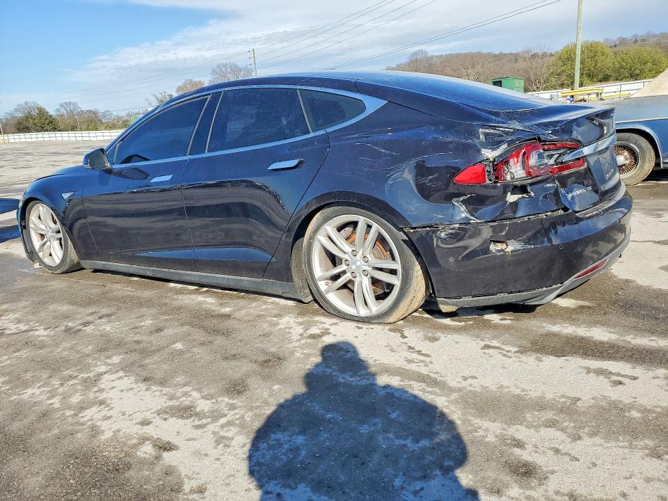 46069326 :رقم المزاد ، 5YJSA1H2XFF089815 vin ، 2015 Tesla Model S مزاد بيع