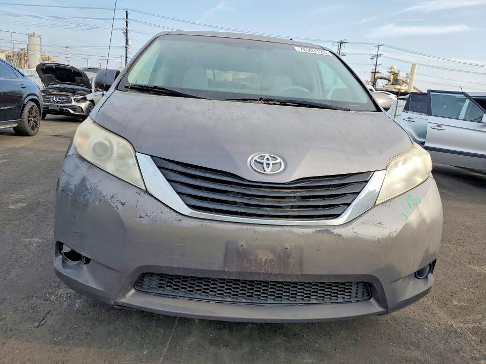 Auction sale of the 2011 Toyota Sienna, vin: 5TDKK3DC0BS046212, lot number: 78307125
