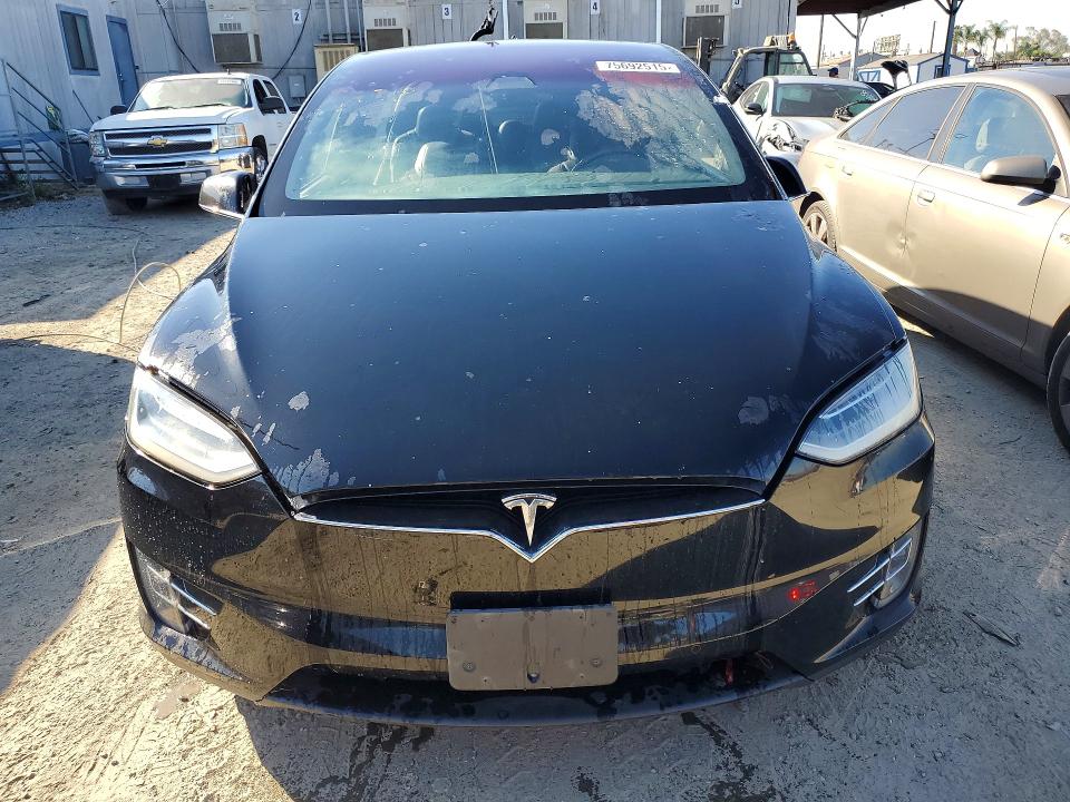 75692515 :رقم المزاد ، 5YJXCAE2XJF113494 vin ، 2018 Tesla Model X مزاد بيع