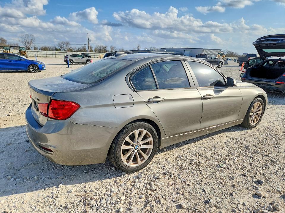 2017 Bmw 320 მანქანა იყიდება აუქციონზე, vin: WBA8E1G57HNU14917, აუქციონის ნომერი: 41618536
