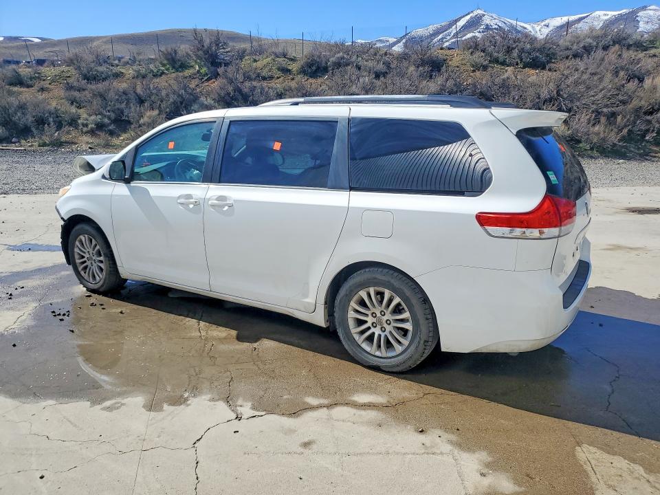 2011 Toyota Sienna მანქანა იყიდება აუქციონზე, vin: 5TDYK3DC8BS122253, აუქციონის ნომერი: 79673355