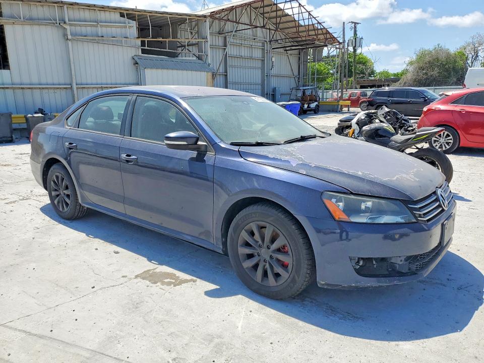 47133066 :رقم المزاد ، 1VWAT7A33FC041529 vin ، 2015 Volkswagen Passat مزاد بيع