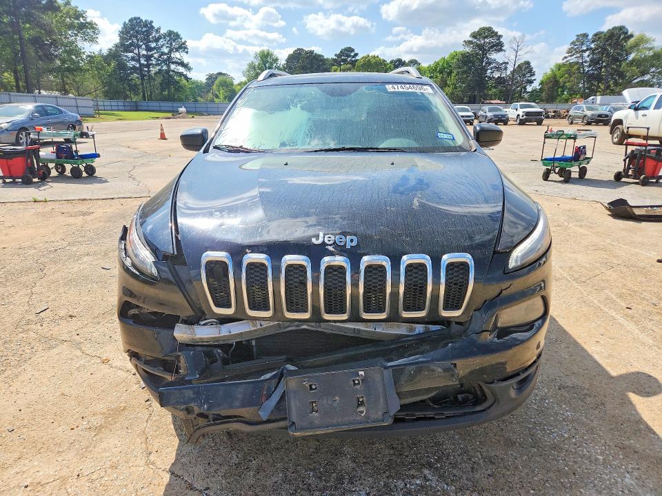 47454696 :رقم المزاد ، 1C4PJLCB5JD513362 vin ، 2018 Jeep Cherokee مزاد بيع
