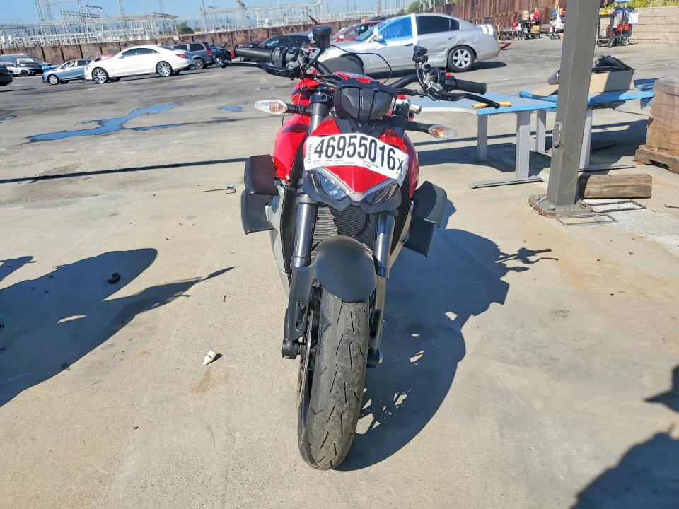 46955016 :رقم المزاد ، ZDMFAKNW3MB004008 vin ، 2021 Ducati Streetfighter مزاد بيع