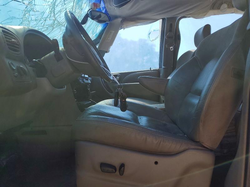 46143036 :رقم المزاد ، 2C8GP64L12R670620 vin ، 2002 Chrysler Town & Country مزاد بيع