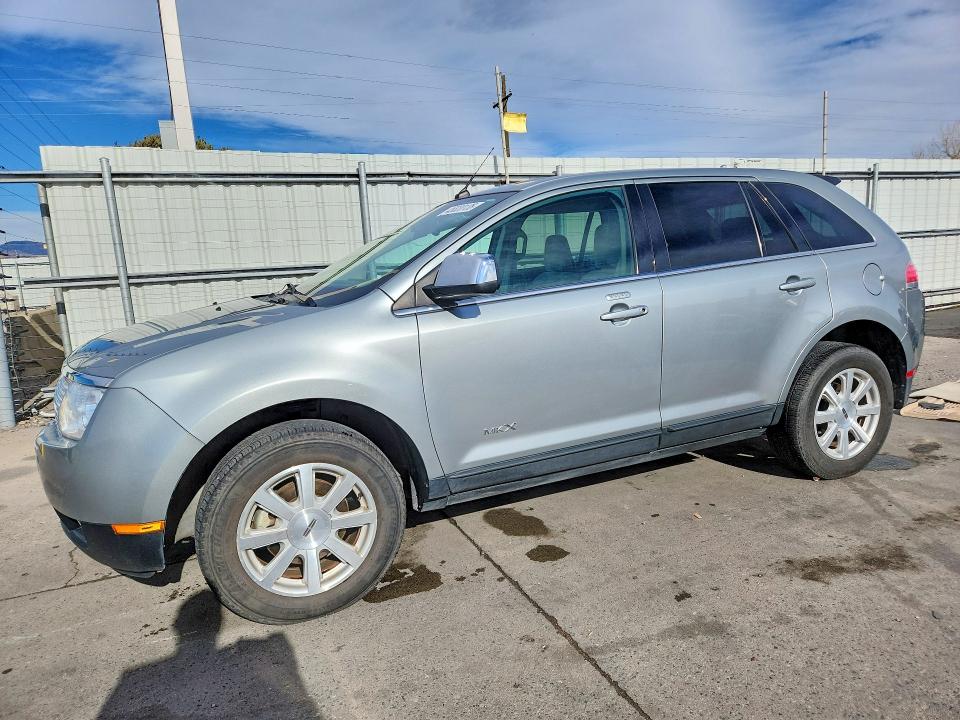 Auction sale of the 2007 Lincoln Townhouse Mkx, vin: 2LMDU88C27BJ24945, lot number: 45820136