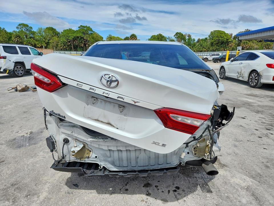 Продаж на аукціоні авто 2018 Toyota Camry, vin: 4T1B11HK8JU019595, номер лоту: 46878196