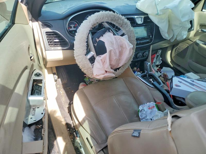 45525496 :رقم المزاد ، 1C3BC2EG8BN620431 vin ، 2011 Chrysler 200 مزاد بيع