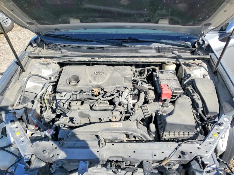 46846026 :رقم المزاد ، 4T1B11HK8JU516033 vin ، 2018 Toyota Camry مزاد بيع