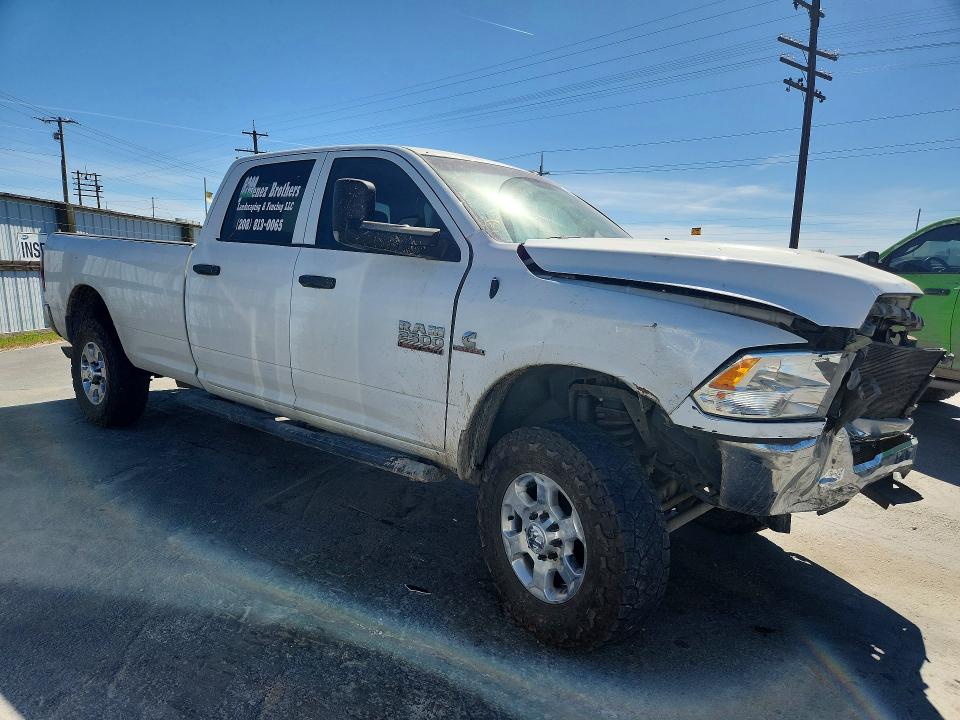 47469876 :رقم المزاد ، 3C6UR5HLXHG663173 vin ، 2017 Ram 2500 مزاد بيع