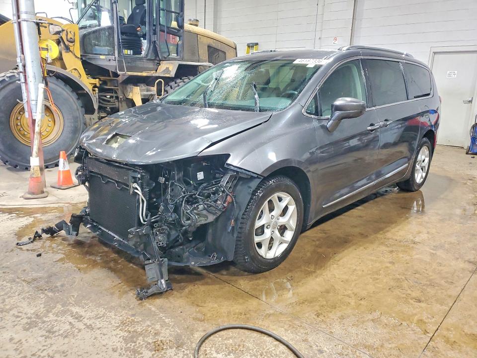 46187336 :رقم المزاد ، 2C4RC1BG9JR111829 vin ، 2018 Chrysler Pacifica مزاد بيع