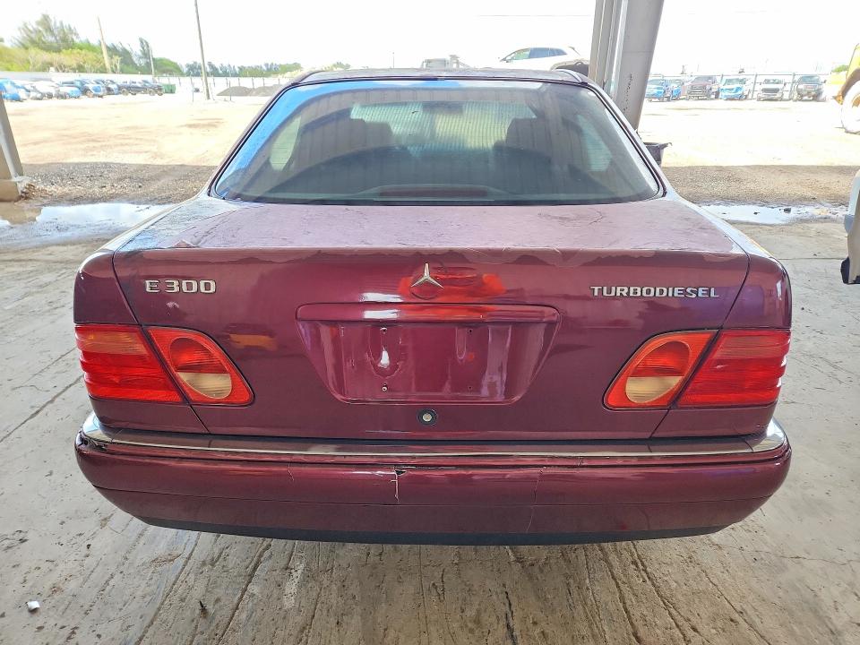 48253996 :رقم المزاد ، WDBJF25H8XA825025 vin ، 1999 Mercedes-benz E مزاد بيع
