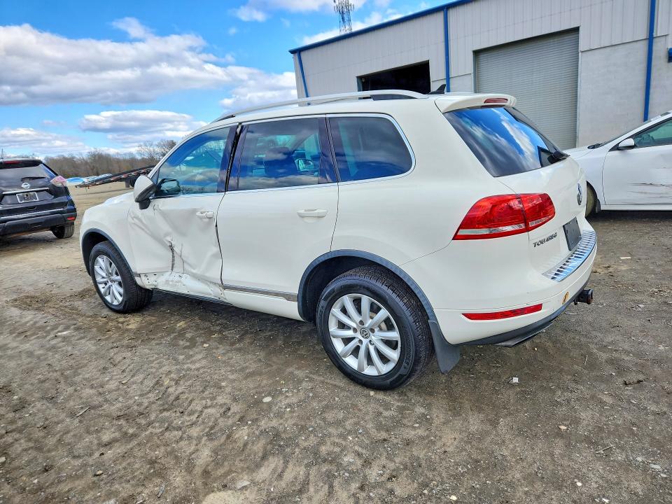 46569186 :رقم المزاد ، WVGFF9BP5BD002471 vin ، 2011 Volkswagen Touareg مزاد بيع
