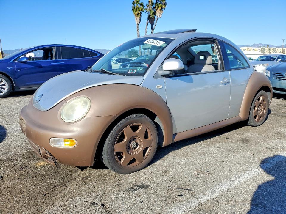 41842116 :رقم المزاد ، 3VWCD21C7YM411438 vin ، 2000 Volkswagen New Beetle مزاد بيع