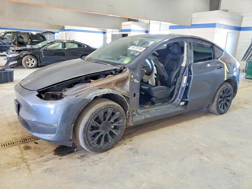 46720766 :رقم المزاد ، 7SAYGAEE5PF833963 vin ، 2023 Tesla Model Y مزاد بيع