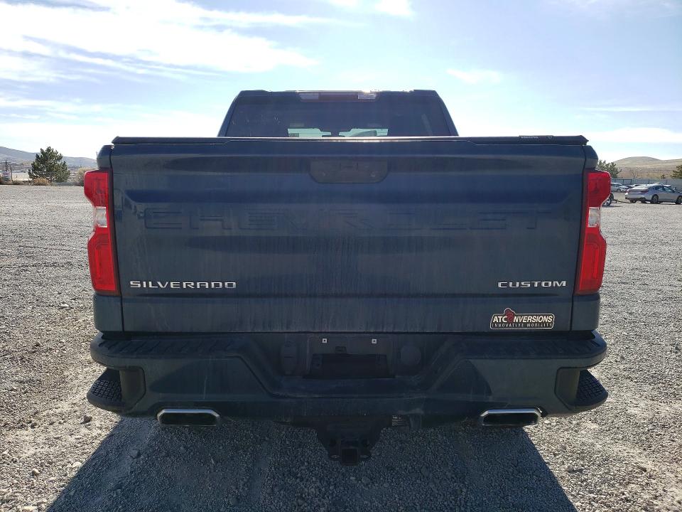 Auction sale of the 2021 Chevrolet Silverado, vin: 1GCUYBEF0MZ105058, lot number: 45795866