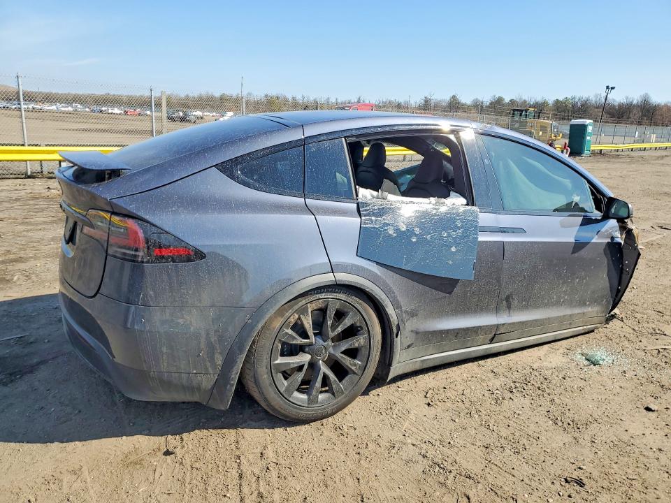 46887826 :رقم المزاد ، 7SAXCBE57PF370253 vin ، 2023 Tesla Model X مزاد بيع