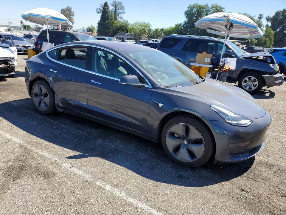 46743326 :رقم المزاد ، 5YJ3E1EA4JF028103 vin ، 2018 Tesla Model 3 مزاد بيع